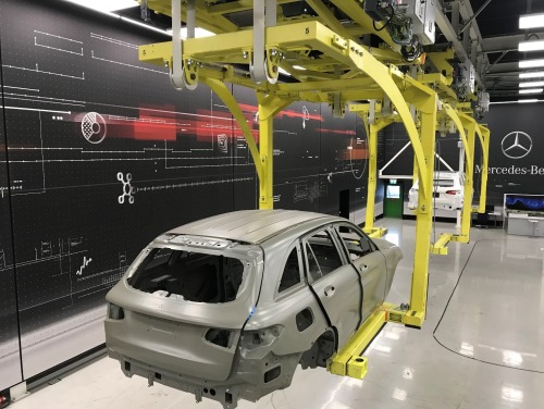 Elektrohängebahn Test-Anlage_Quelle: Mercedes-Benz AG