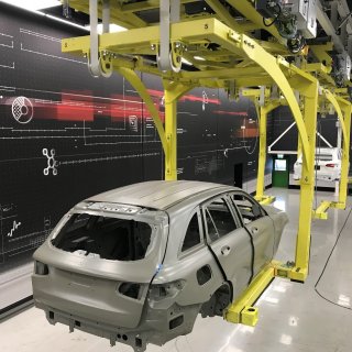 Elektrohängebahn Test-Anlage_Quelle: Mercedes-Benz AG